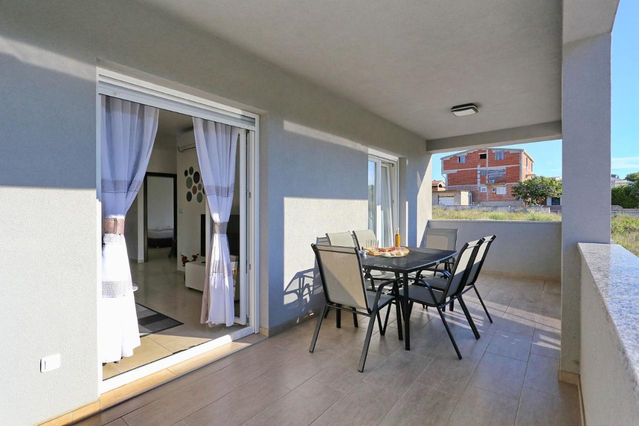 Apartments Lisac Vir Exterior foto