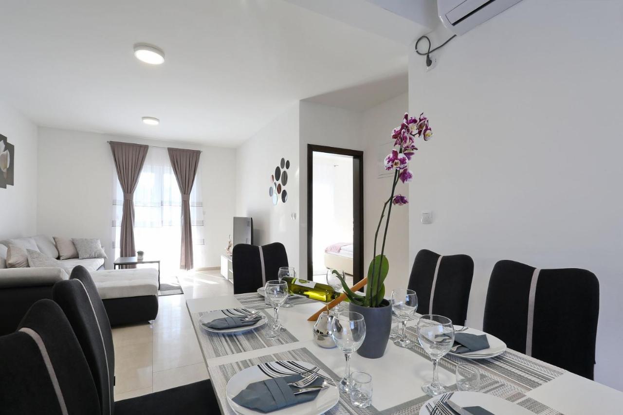 Apartments Lisac Vir Exterior foto