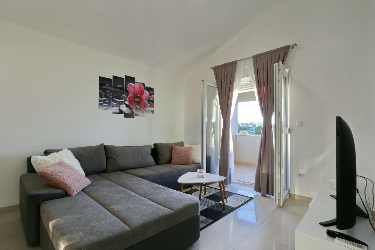 Apartments Lisac Vir Exterior foto