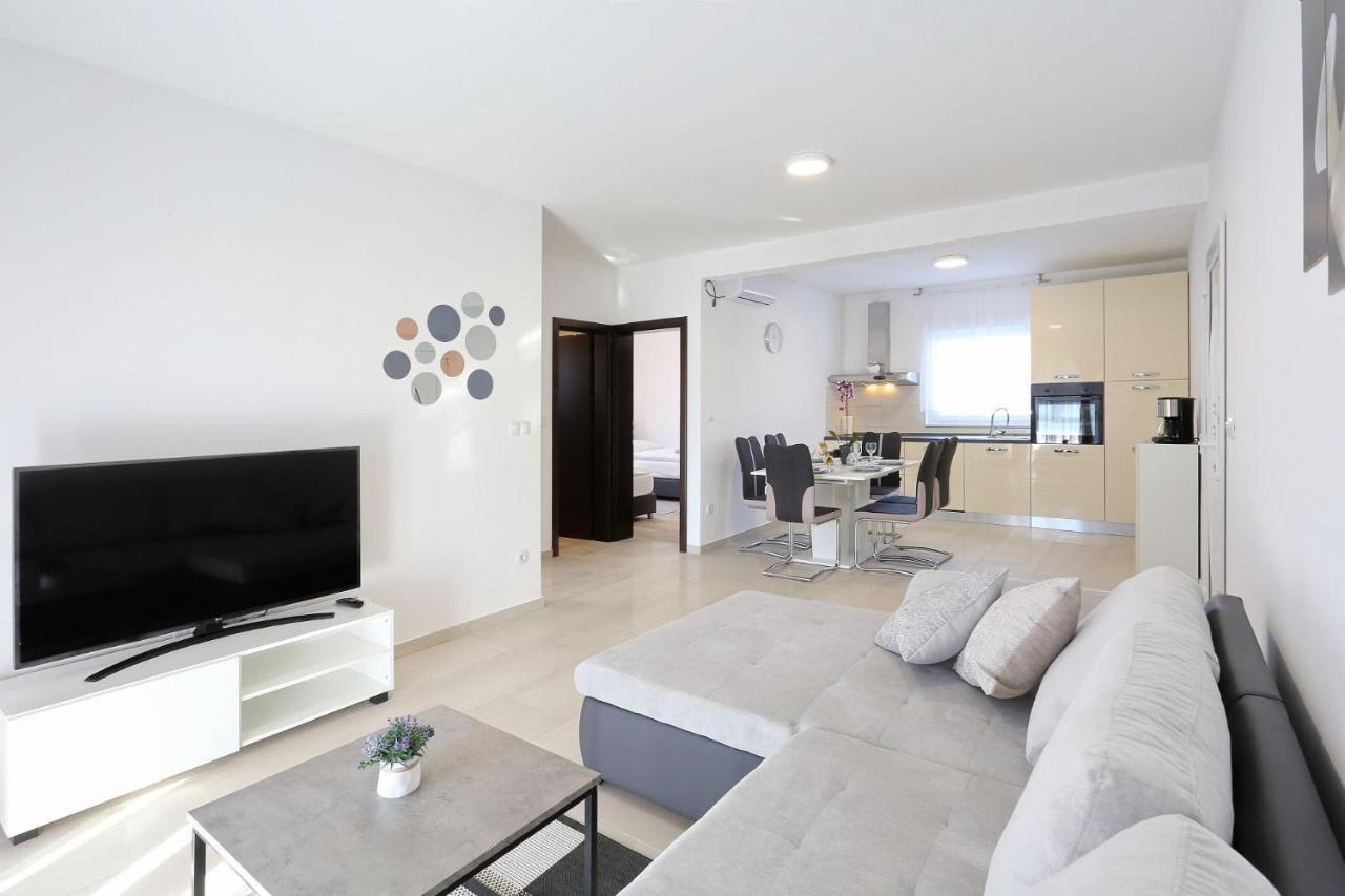 Apartments Lisac Vir Exterior foto