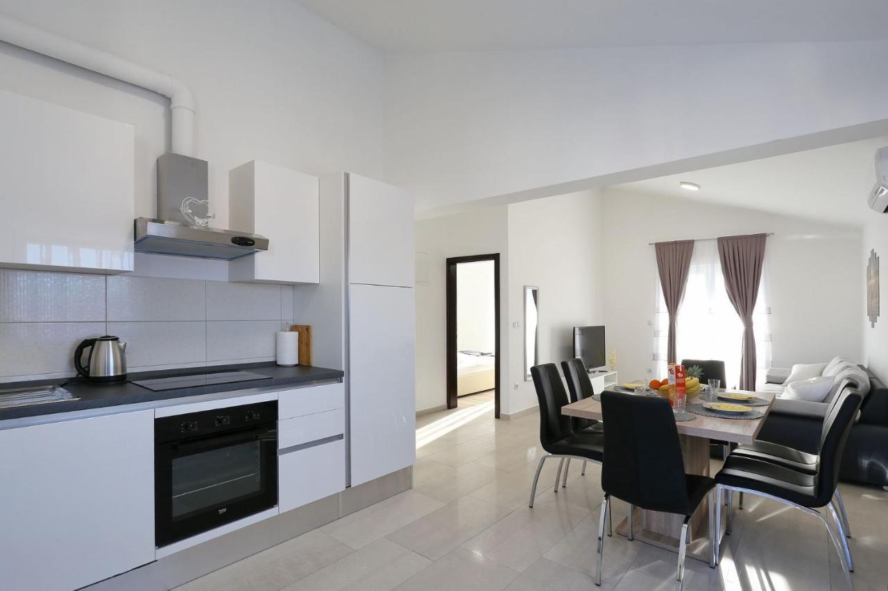 Apartments Lisac Vir Exterior foto